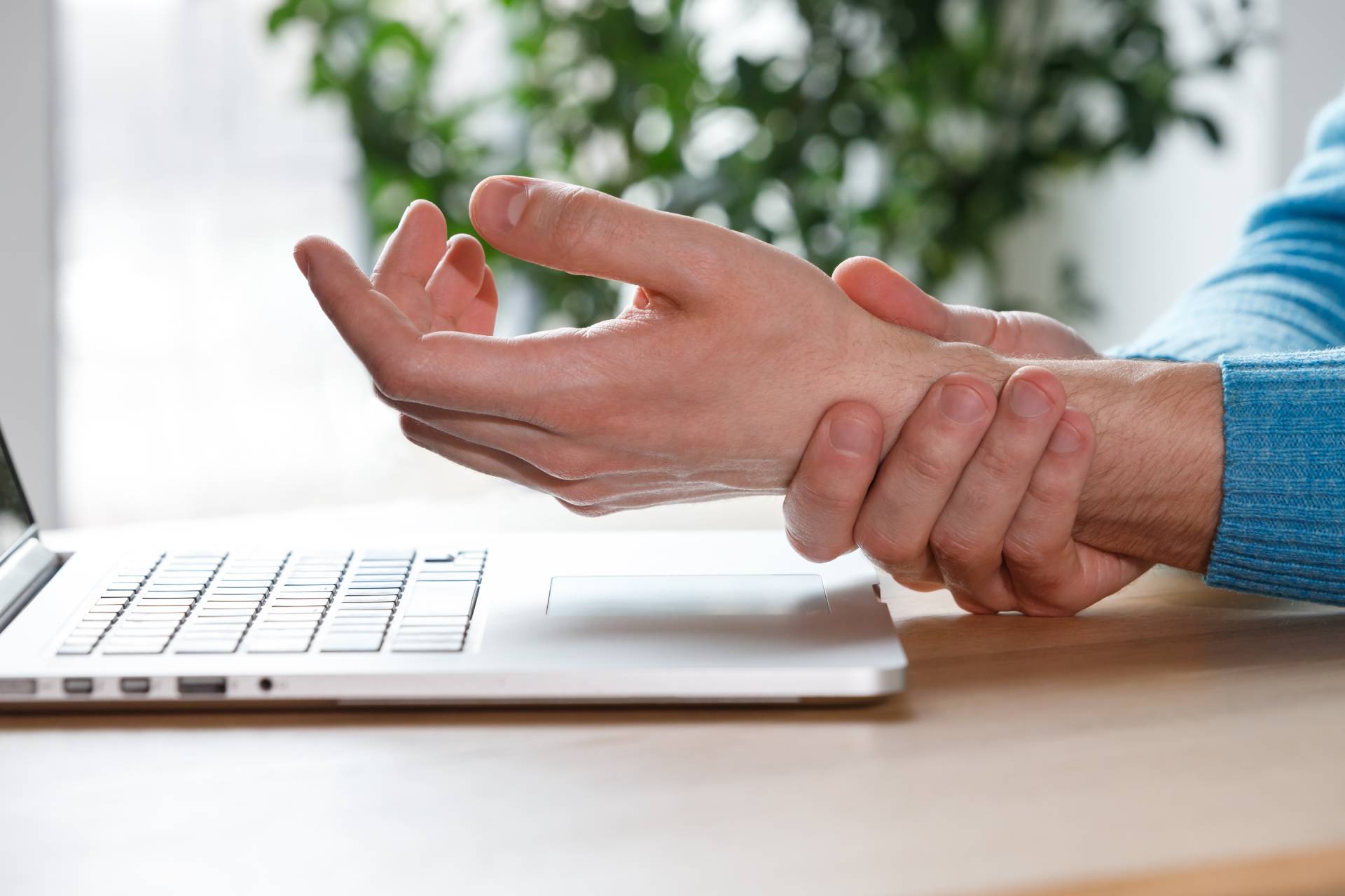 carpal-tunnel-syndrome-man-arms-holding-his-painf-2026-01-08-06-55-22-utc (1)