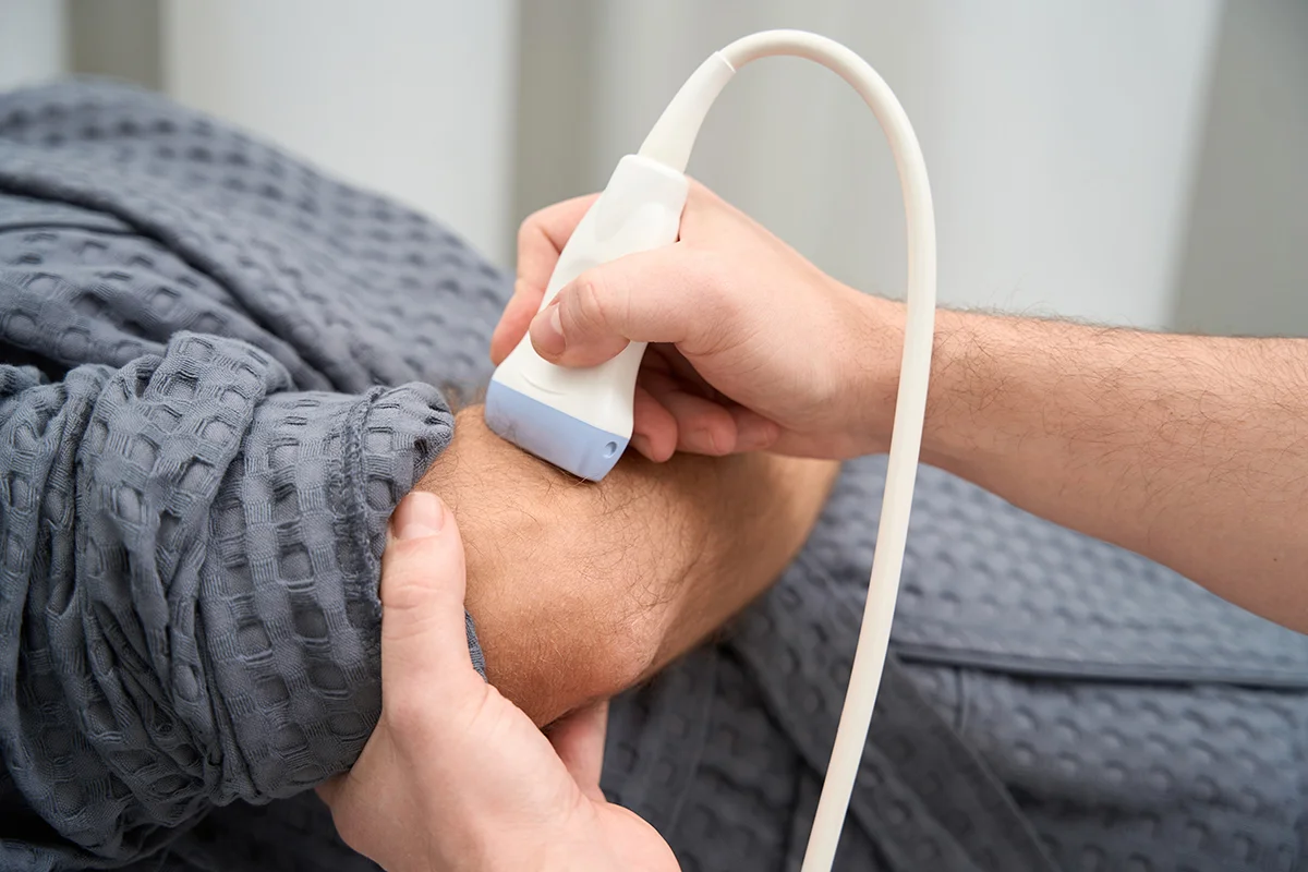 ultrasound examination of an arm